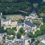 Anciennes écuries et greniers du château