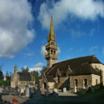 Stéle antique à rainures et croix dite Kroaz Téo