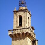 Portail en pierre, sculpté