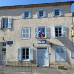 Croix de chemin en pierre du hameau de Masselèbre