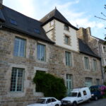 Maison à tour carrée