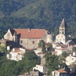 Fontaine du 16e siècle située sur la place centrale