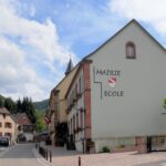 La salle du café de l’auberge « À la Couronne Verte »