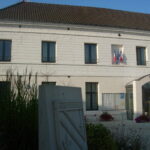 Croix du 16s située dans le cimetière