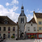 Tour Notre-Dame-du-Val et immeuble contigu
