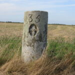 Bornes fleurdelysées n°s 34 et 35