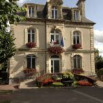 Maison sise à la lisière ouest du bourg