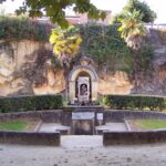 Site de pèlerinage de Verdelais : Fontaine votive et groupe commémoratif en grès-céramique dits du Pas de la Mule