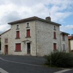Vieux pont de Beissat sur la Gartempe (également sur commune de Peyrat-de-Bellac)