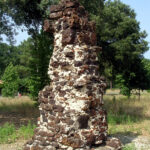 Cinq piles de pierre