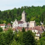 Château des Evêques et ancien cimetière